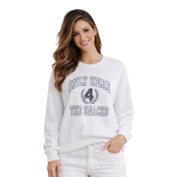 kenzie Tops - NWT Kenzie Sweatshirt Graphic